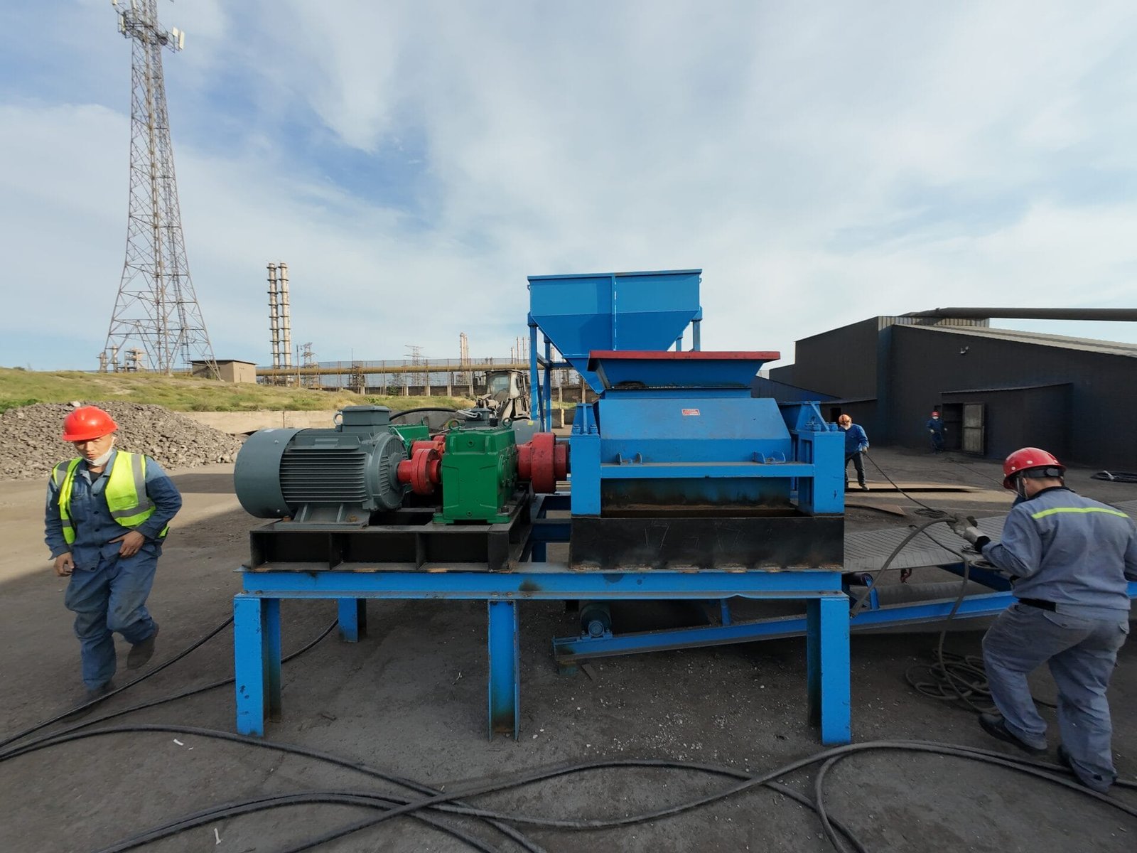 Tooth roller sand making machine working site Tooth roller sand making machine working site