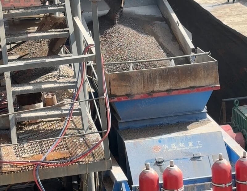 Limestone Roll Crusher in Operation Limestone Roll Crusher in Operation