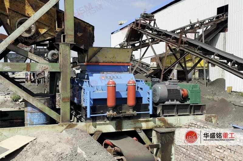 Huashengming 2PGC900×1200 double-toothed roll crusher installed at the Inner Mongolia RAP recycling plant site. Huashengming 2PGC900×1200 double-toothed roll crusher installed at the Inner Mongolia RAP recycling plant site.